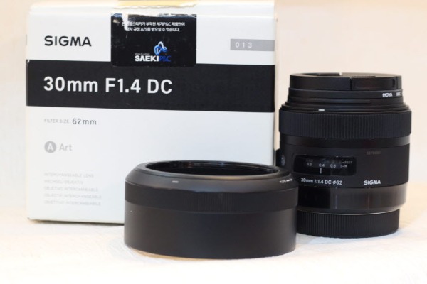 [중고] 시그마 캐논마운트 30mm F1.4 DC HSM 전용훋 박스 보증서 설명서 HOYA HMC UV 62mm