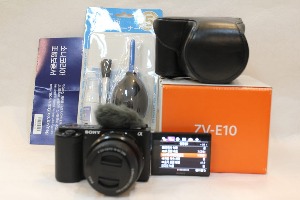 [중고] 소니 정품 ZV-E10  브이로그 유투버 카메라 보증서 설명서 박스 소니배터리 충전전원 어댑터 소니스트랩 카메라 전용가죽케이스 메모리256G 40.5mm uv usb캐이블 컷수337컷 신품급입니다