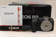 [중고] 캐논 정품 EOS RP 바디  캐논충전기 캐논배터리 호환배터리 캐논스트랩 메모리32G 설명서 보증서 박스 컷수15000컷 보증만료 카메라 기능 정상입니다